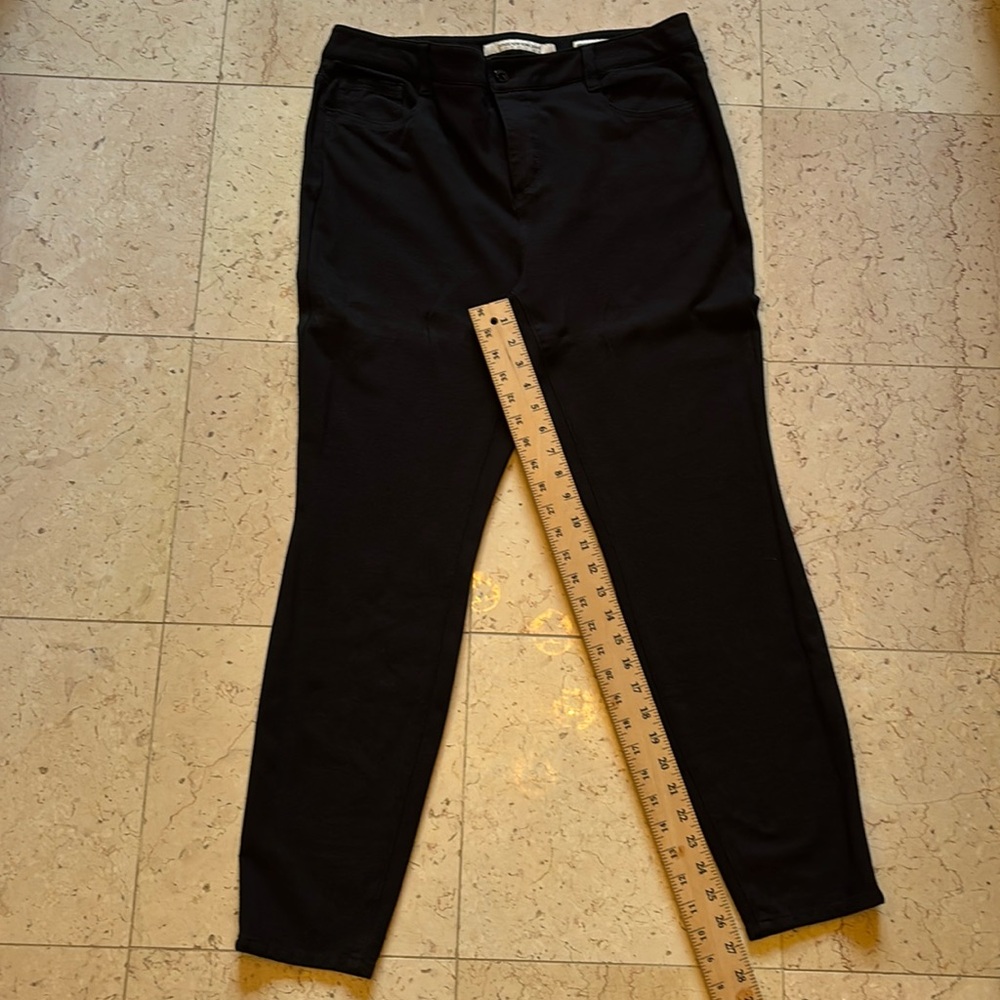 Jones New York jeans/jeggings. Black size 16W.